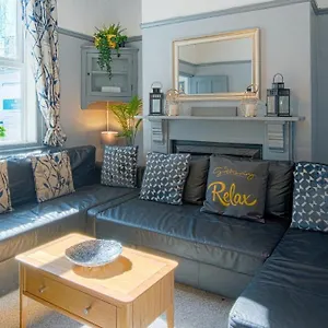 https://the-clifford-gathering-york-sleeps-up-to-10.yorkshirehotels.net